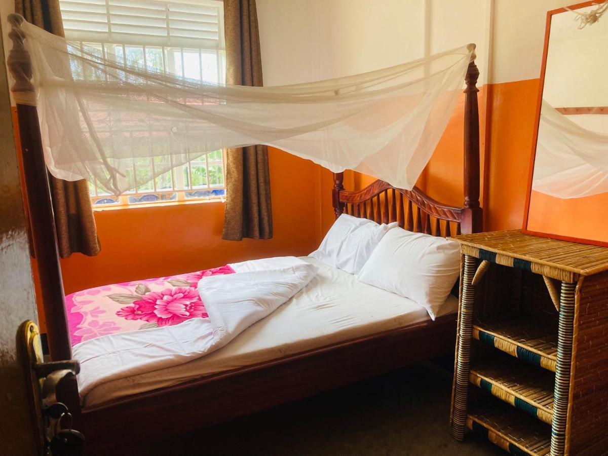 Yes Hostel Fort Portal Eksteriør billede